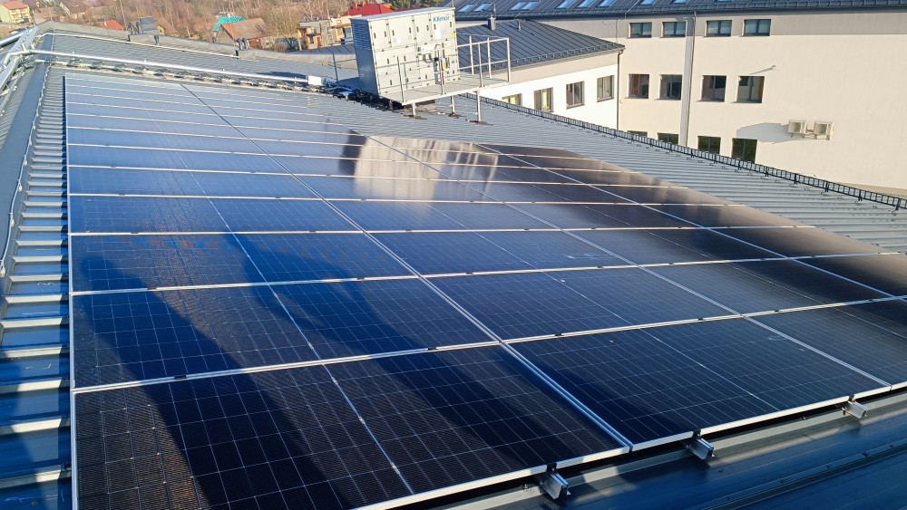 Zakończono realizację instalacji fotowoltaicznej na budynku Szkoły Podstawowej w Kaszowie